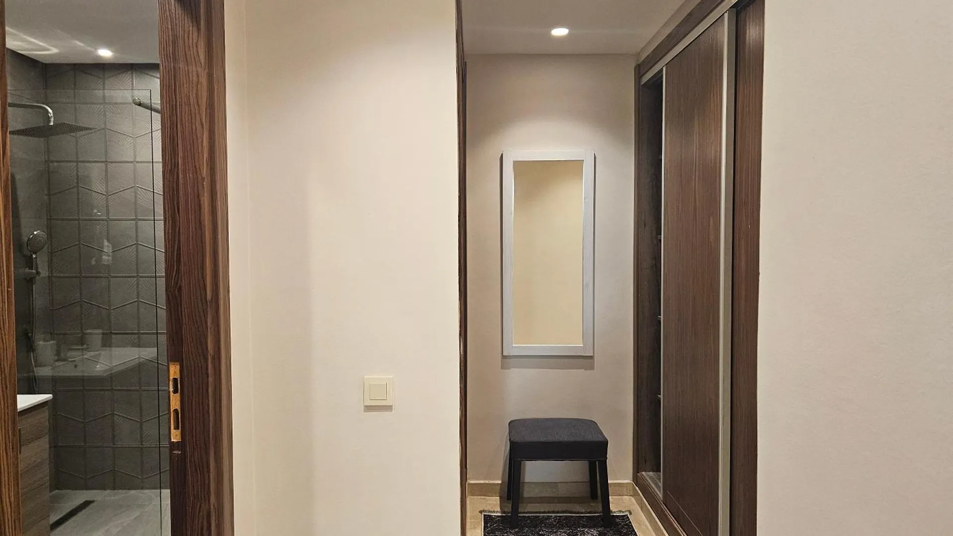 Modern 2Br, 2Ba Apartment With Sunny Balcony & Walk-In Closet, Premium Stay In Maarif