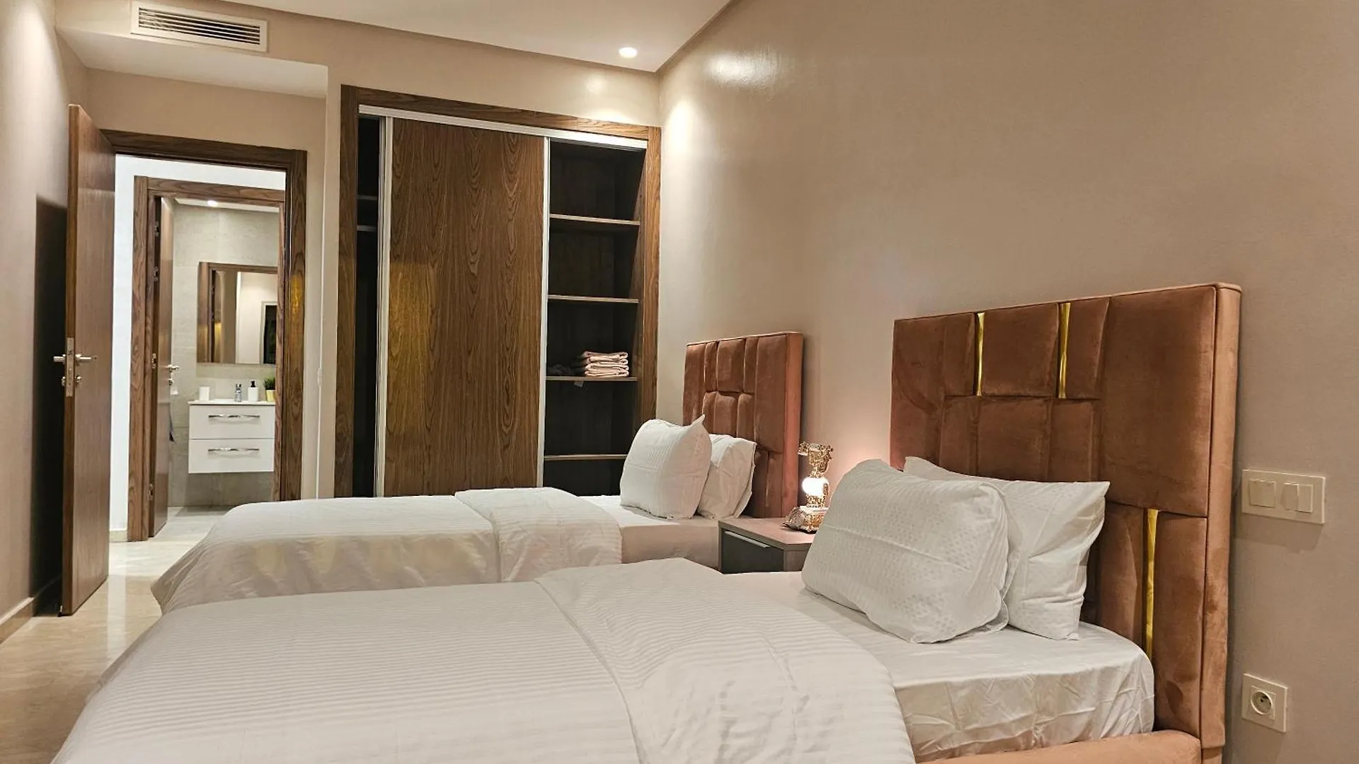 Modern 2Br, 2Ba Apartment With Sunny Balcony & Walk-In Closet, Premium Stay In Maarif Casablanca