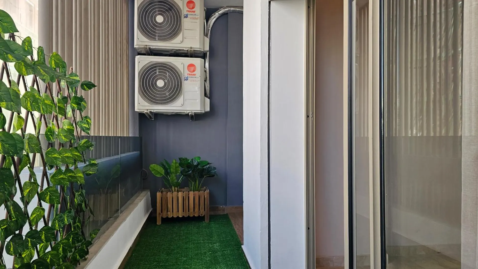 Sweet Home 2 Bedroom, 2 Bath With Dressing Room & Balcony, Casablanca Apartment
