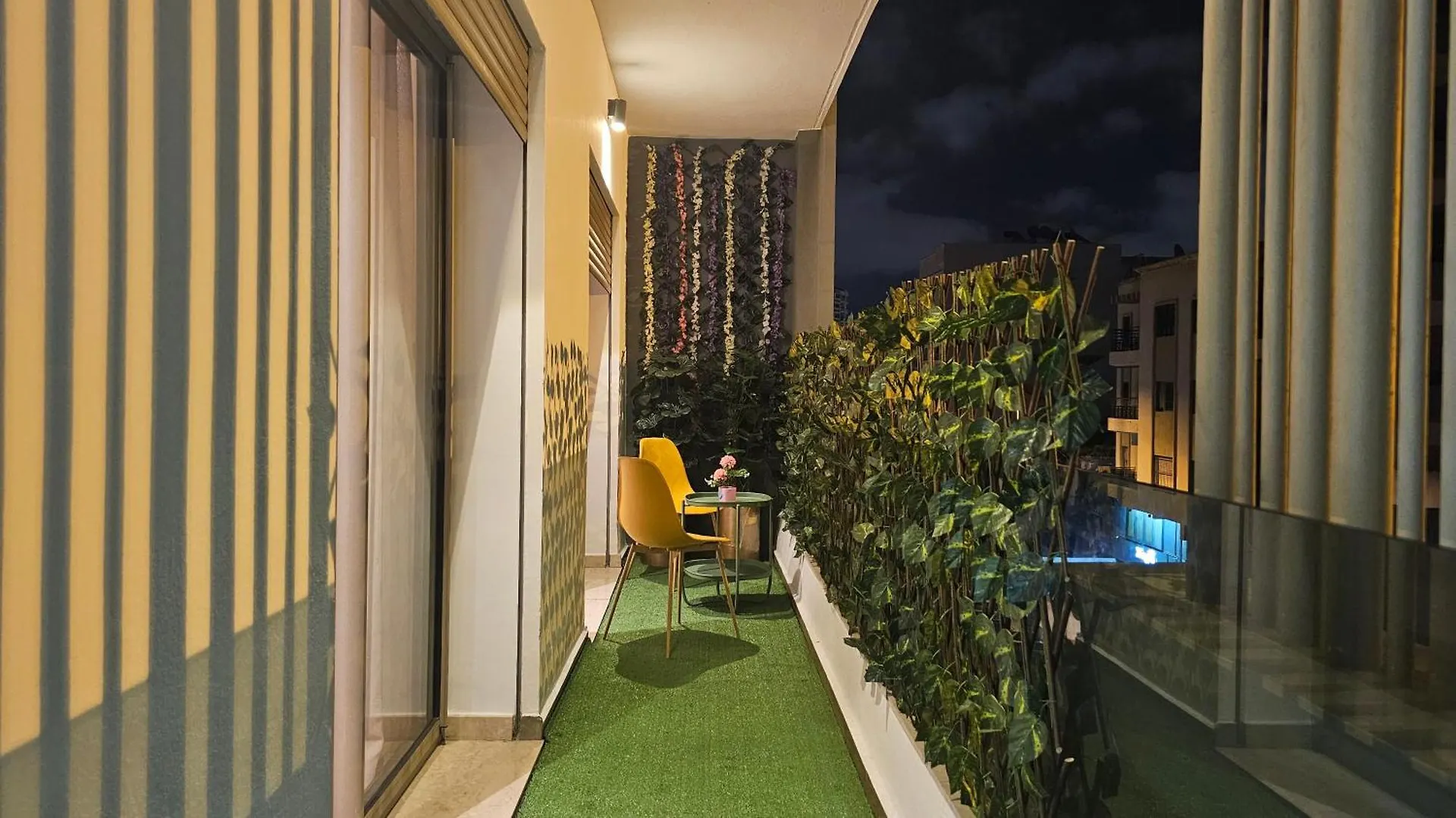 Sweet Home 2 Bedroom, 2 Bath With Dressing Room & Balcony, Casablanca