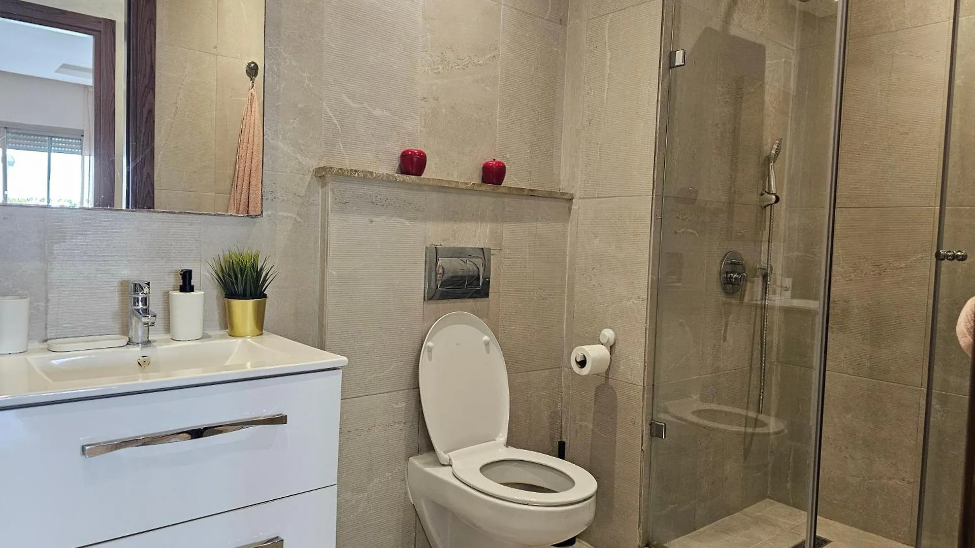 Apartment Sweet Home 2 Bedroom, 2 Bath With Dressing Room & Balcony, Casablanca Morocco