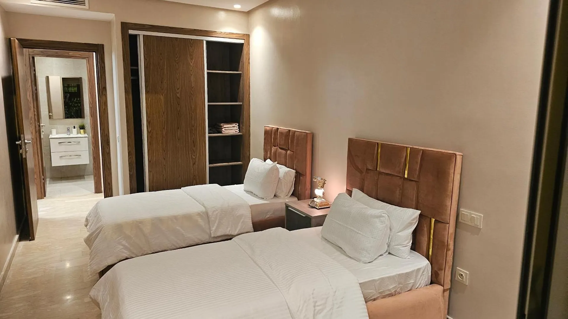 Sweet Home 2 Bedroom, 2 Bath With Dressing Room & Balcony, Casablanca 0*,
