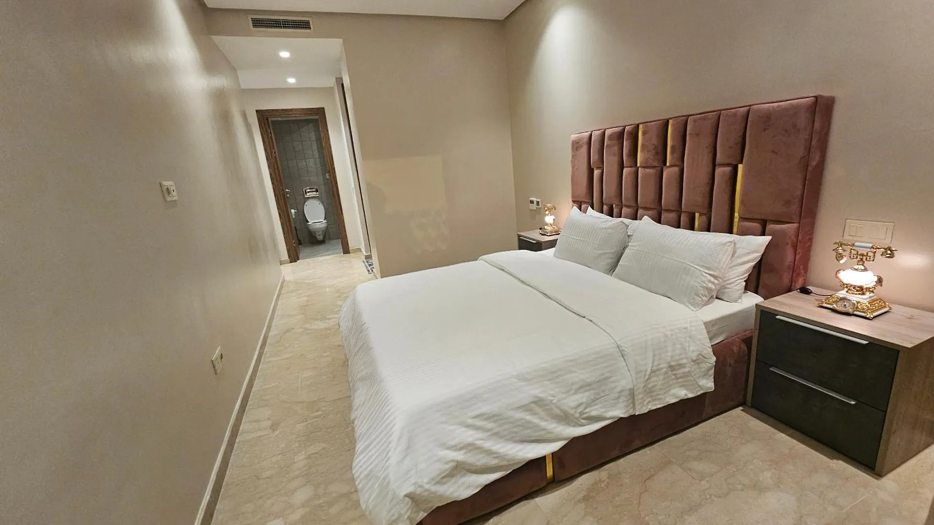Sweet Home 2 Bedroom, 2 Bath With Dressing Room & Balcony, Casablanca Morocco