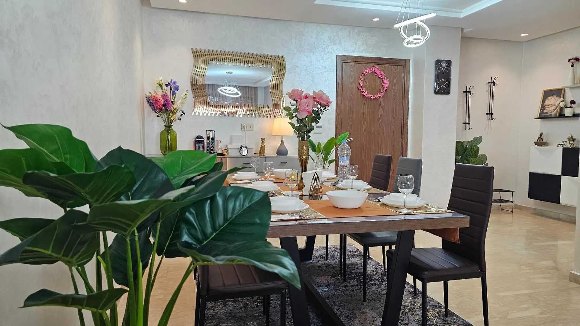 Sweet Home 2 Bedroom, 2 Bath With Dressing Room & Balcony, Casablanca Morocco