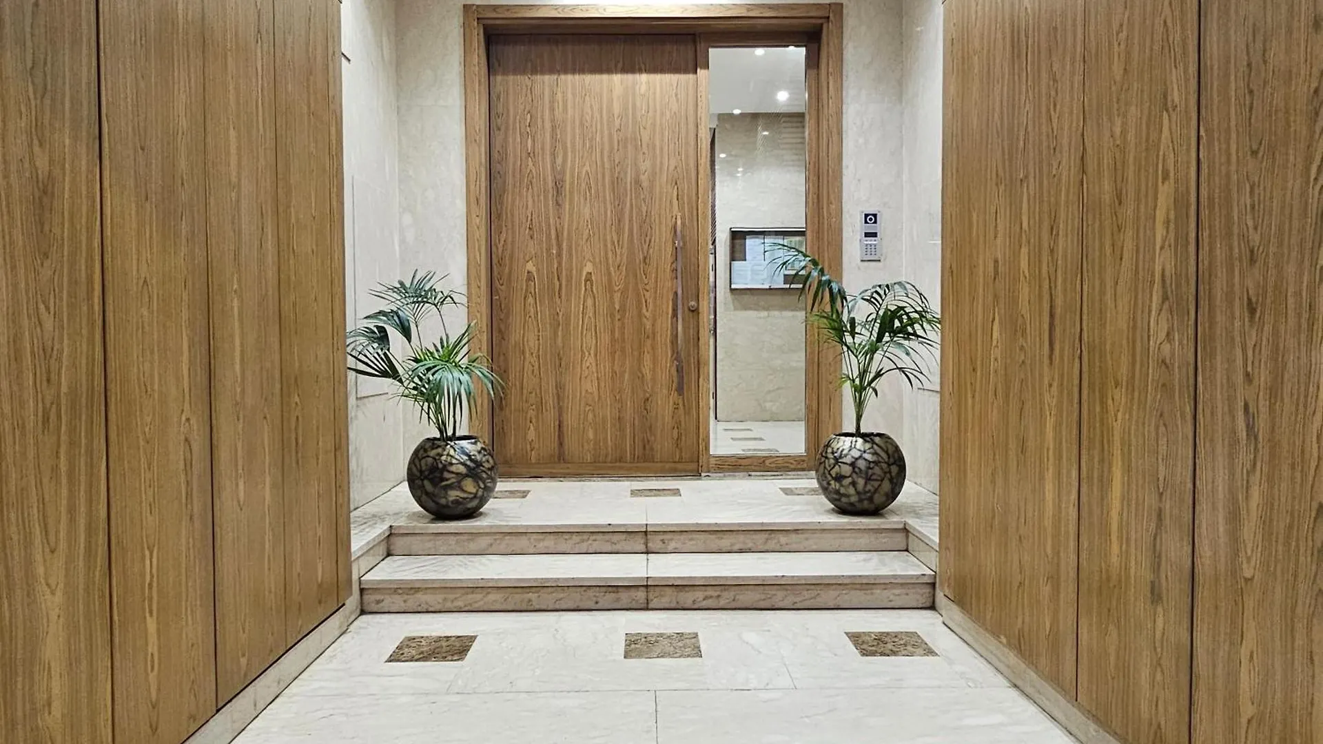 Sweet Home 2 Bedroom, 2 Bath With Dressing Room & Balcony, Casablanca